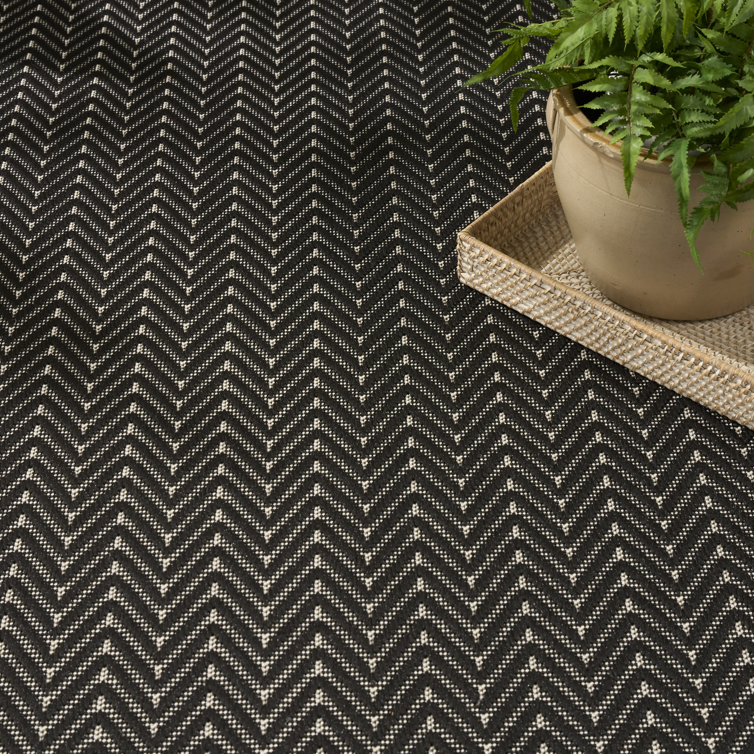 Nourison Horizon Indoor/Outdoor 8' x 10' Black Modern Rug
