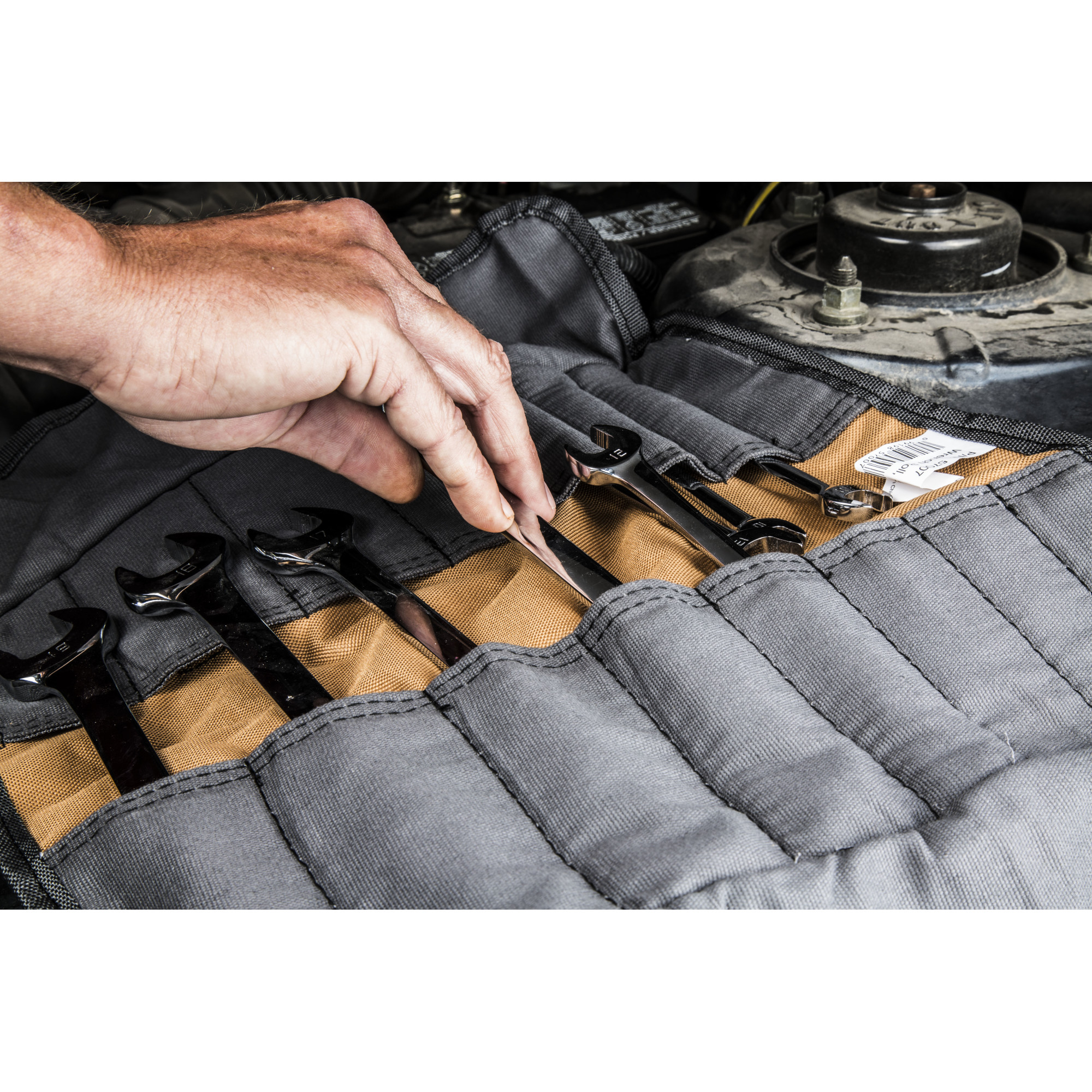 Soporte para bolsa de herramientas de mano con funda enrollable para llave pequeño gris tostado Dickies 57007 - Imagen 7 de 7