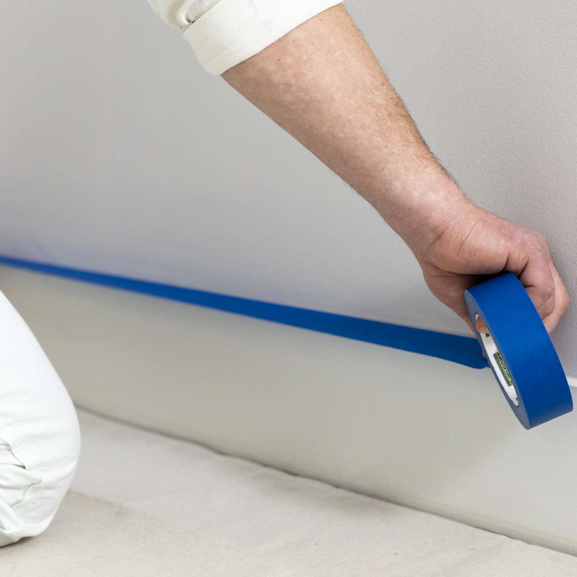 FrogTape<sup>®</sup> Pro Grade Painter's Tape Application Image 1