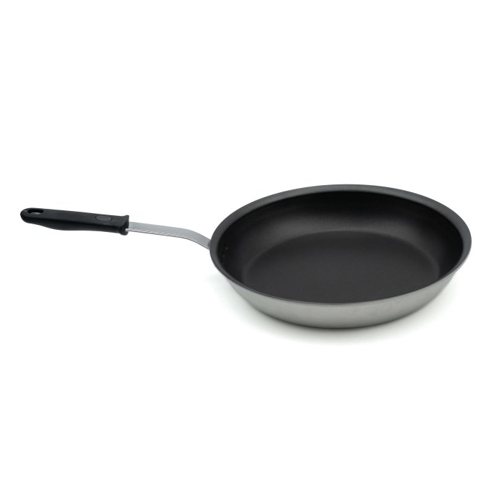 14-inch Wear-Ever® rivetless fry pan with CeramiGuard® II nonstick coating and silicone handle