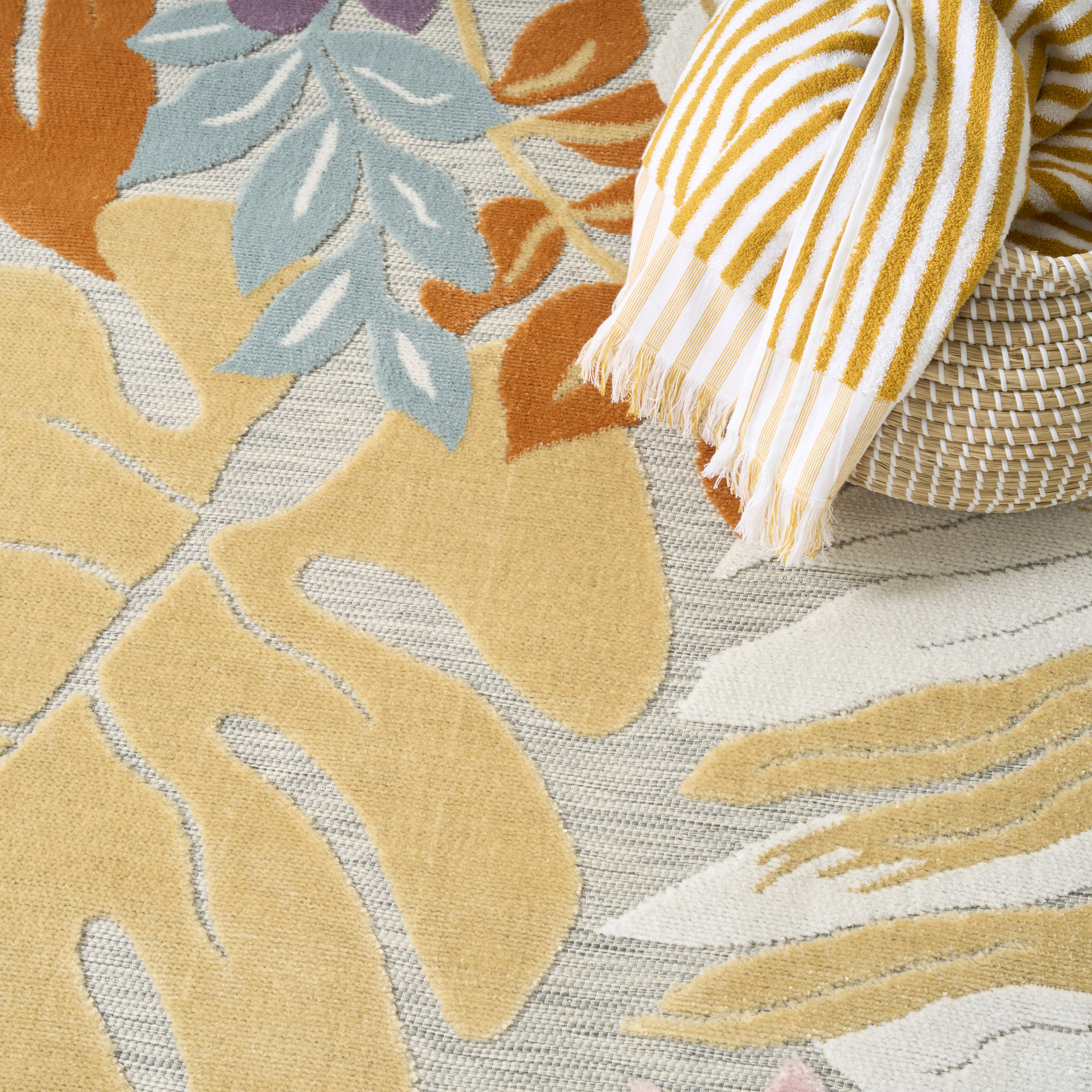 Nourison Suncoast 4' x 6' Multicolor Tropical Rug