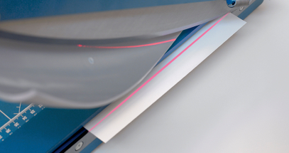 Illuminates the entire cutting line for superior accuracy.