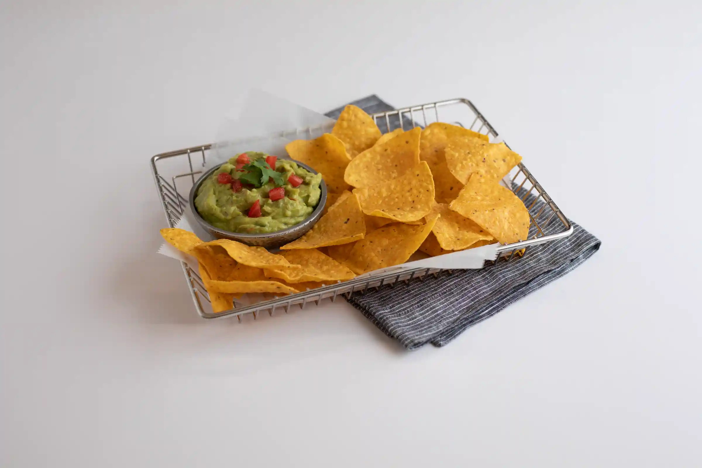 Mexican Original® Yellow 1/4 Cut Tortilla Chips https://images.salsify.com/image/upload/s--NwFm5rCz--/q_25/jqnsz2u4swig3v4vaxcc.webp