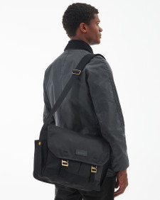 Essential Waxed Messenger Bag Classic Black