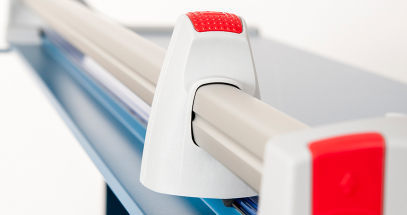 The dual cylinder guide bar provides outstanding stability and strength.