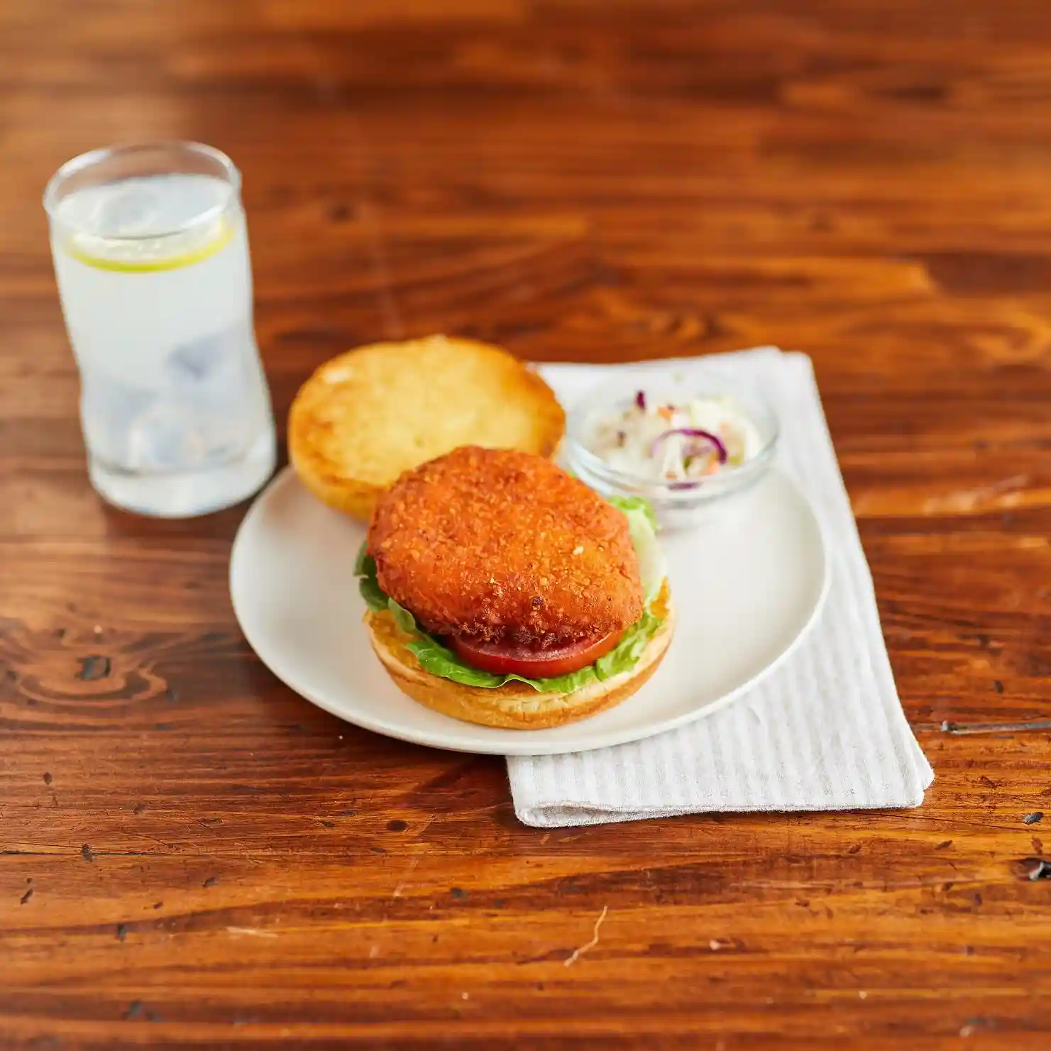 Tyson® Fully Cooked Whole Grain Breaded Hot & Spicy MWWM Chicken Breast Filets, CN, 3.75 oz.  https://images.salsify.com/image/upload/s--FXhr-5NP--/q_25/gqqywfrxu94cvip0qvku.webp