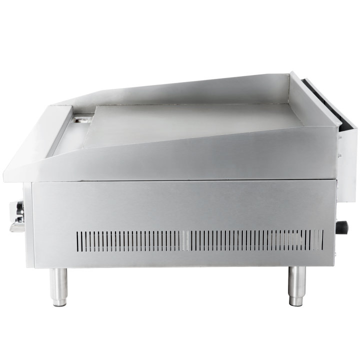36-inch Cayenne® heavy-duty flattop gas griddle with manual controls