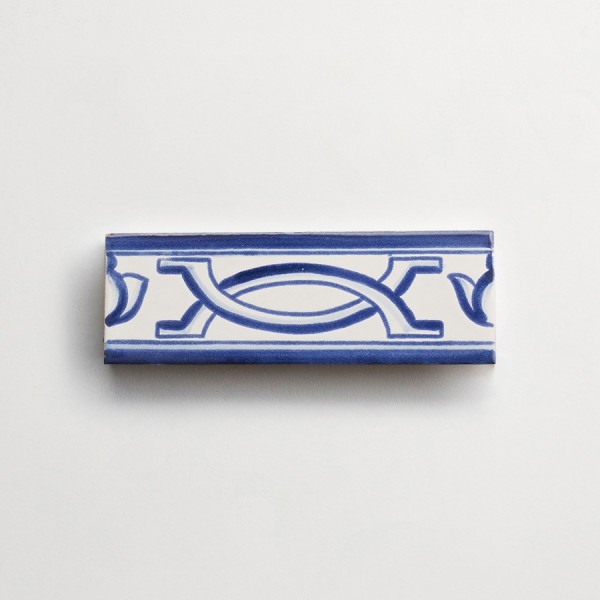 17th century: maiolica de delft | mezza border | cavalletta 