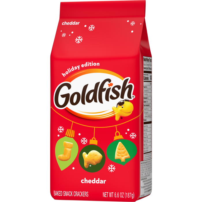 Goldfish® Holiday Shapes Cheddar Baked Snack Crackers, 6.6 oz, bag - Right Angle Image