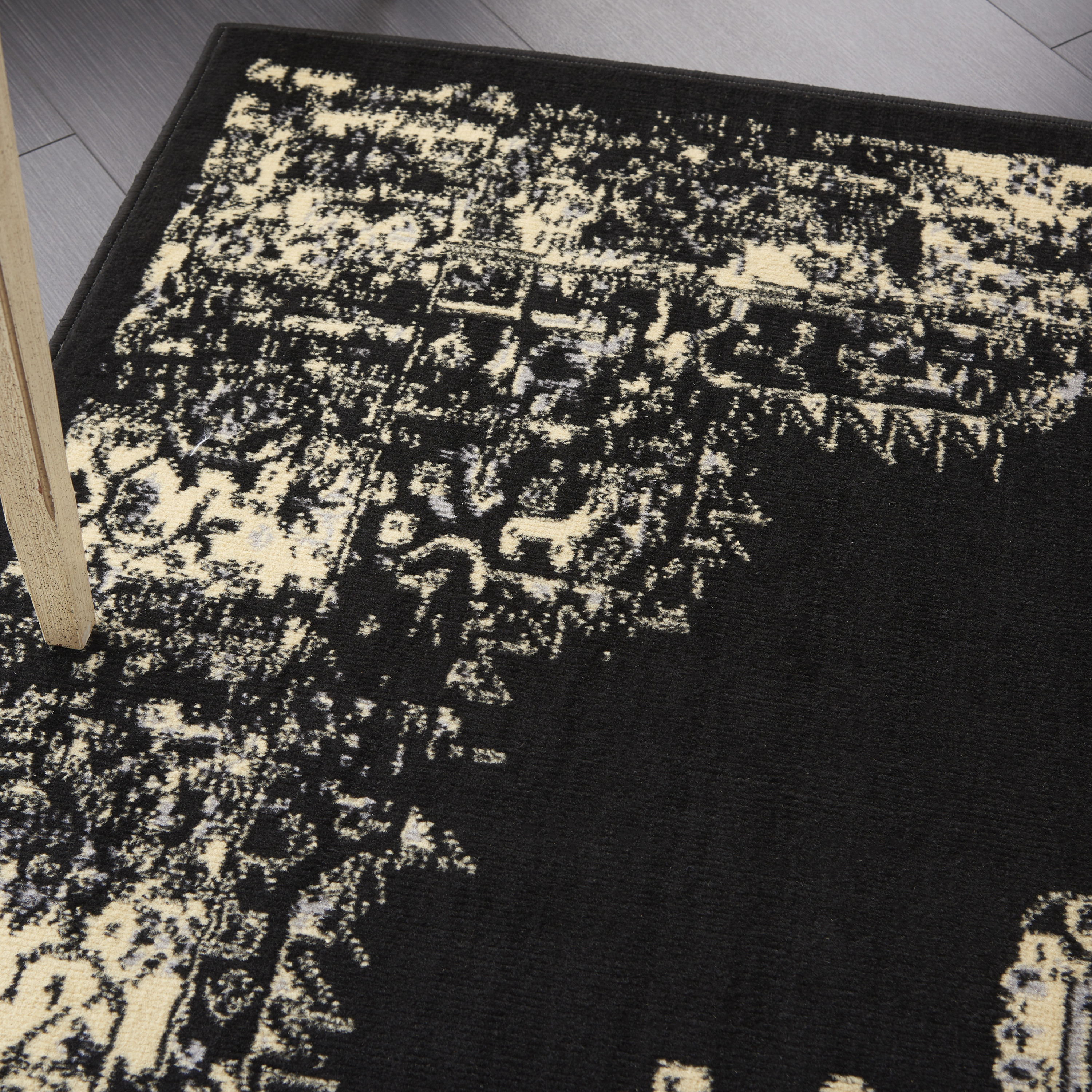 Nourison Grafix 5'3" x 7'3" Black Vintage Indoor Rug