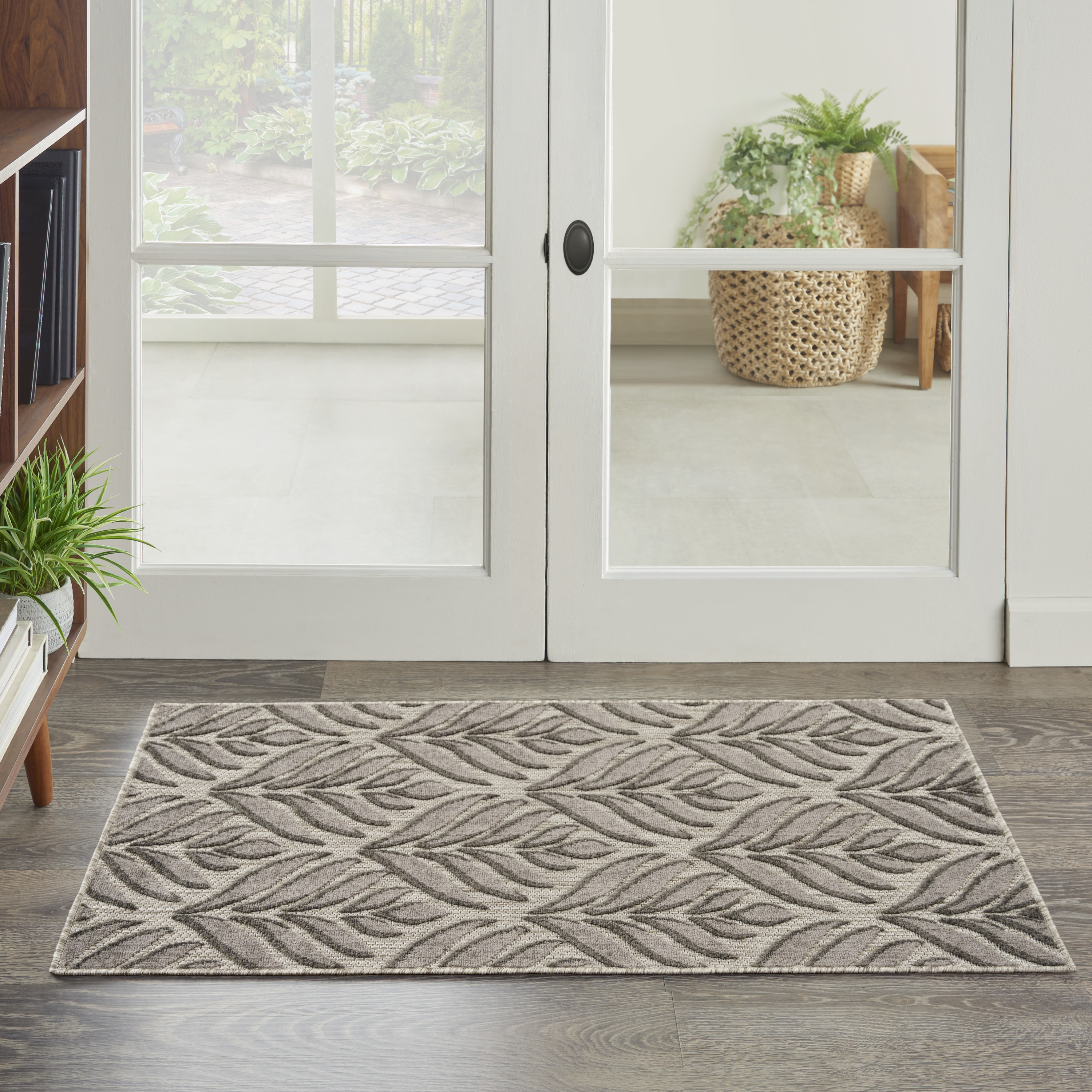 Nourison Aloha 2'8" x 4' Charcoal Tropical Rug