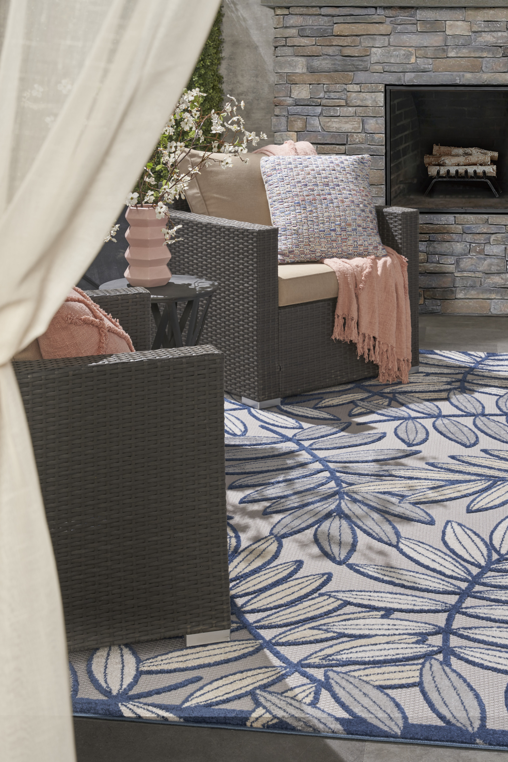 Nourison Aloha 3'6" x 5'6" Ivory Navy Tropical Rug