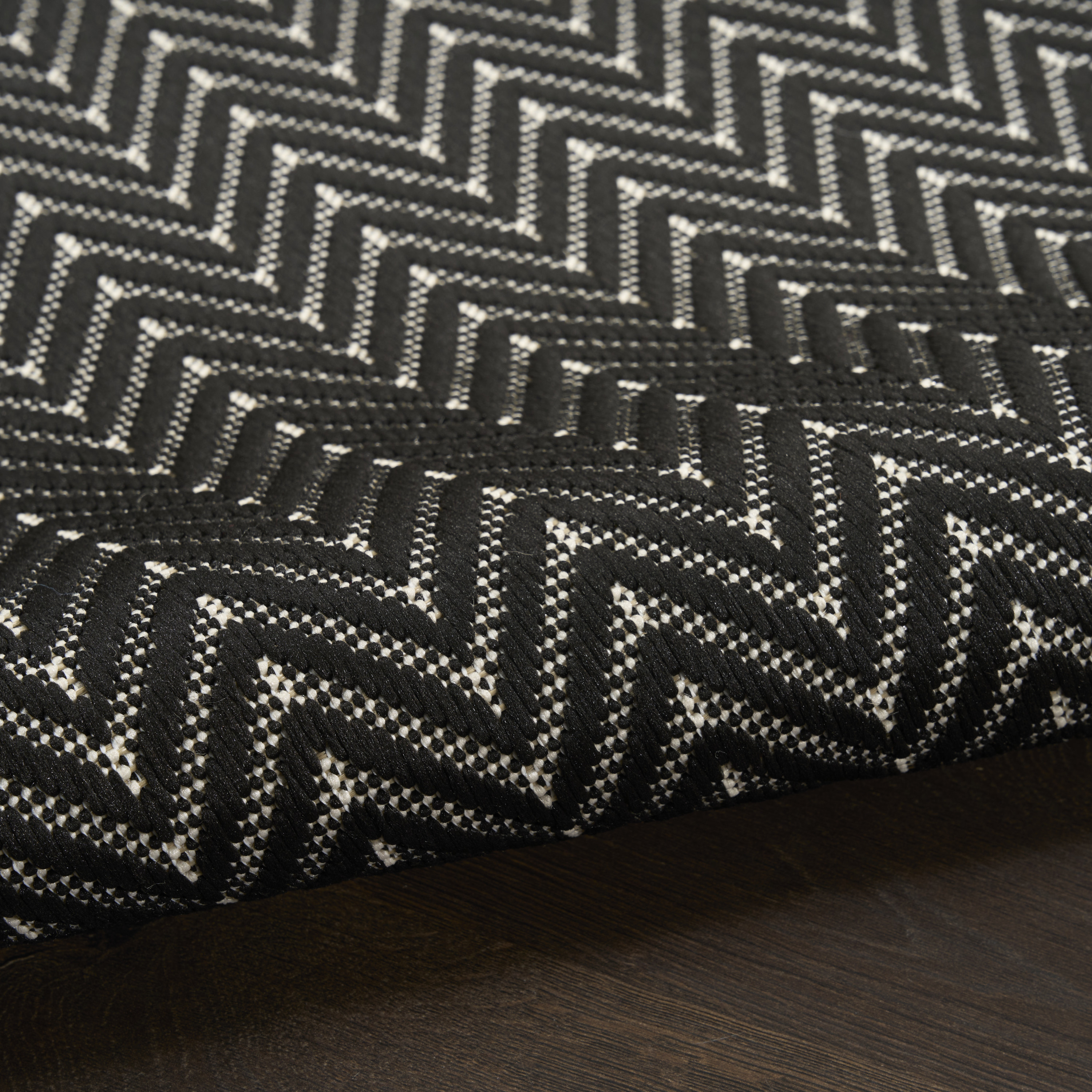 Nourison Horizon Indoor/Outdoor 5' x 7' Black Modern Rug