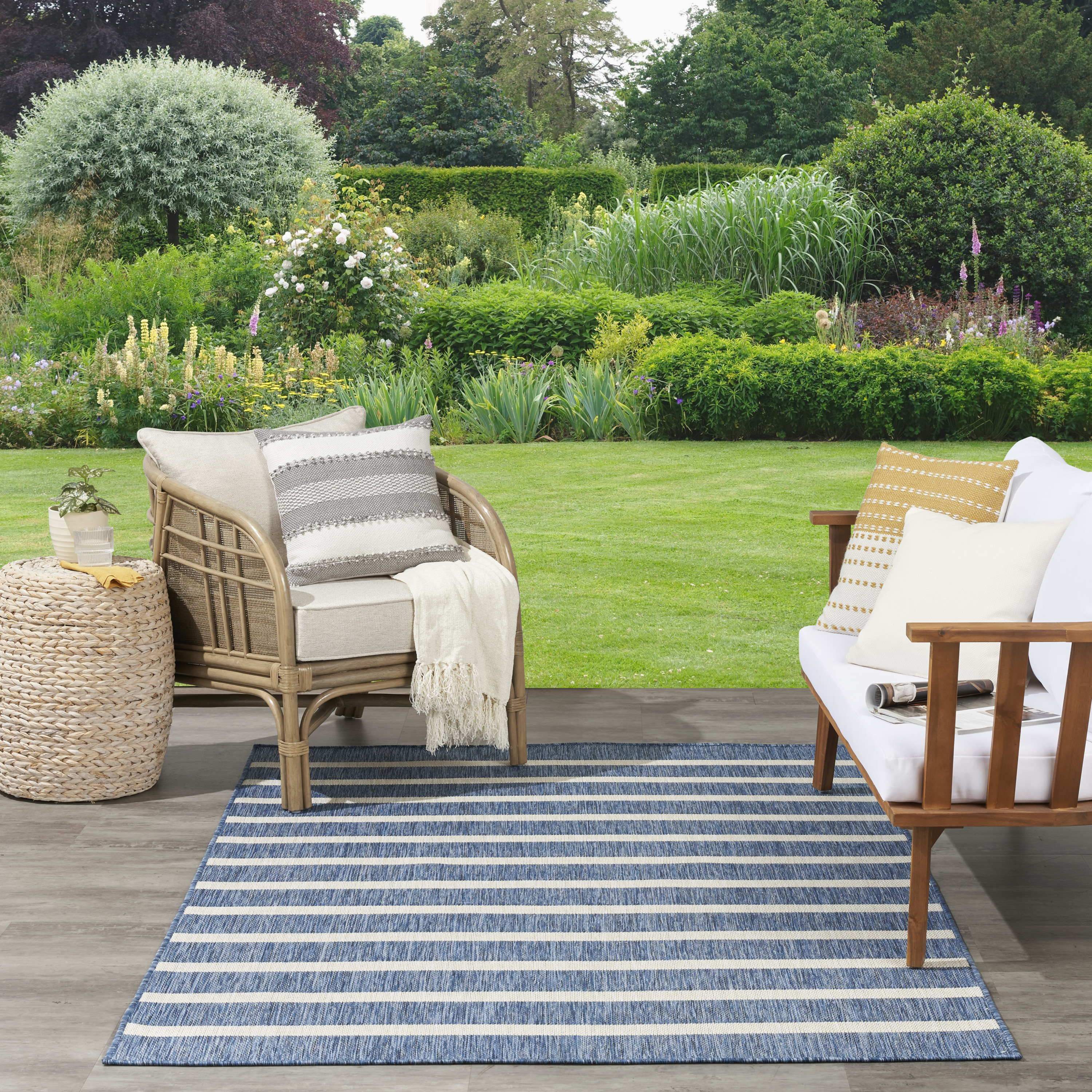 Nourison Positano 6' x 9' Navy Ivory Modern Rug