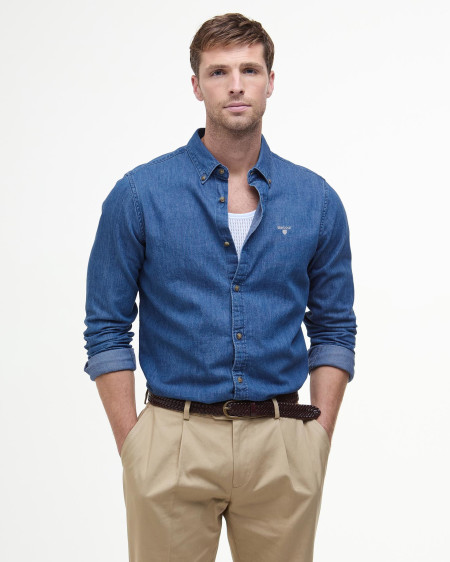 Camicia a maniche lunghe leggermente aderente con stemma in denim
