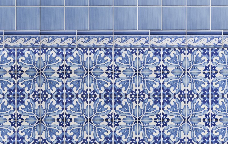 a blue and white tiled wall with a decorative pattern.