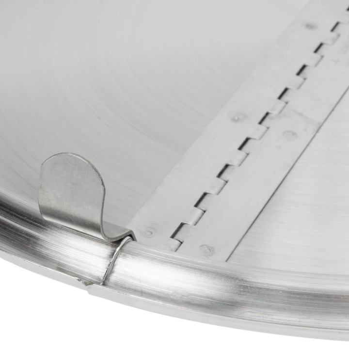 6 ½-inch stainless steel hinged cover with Kool-Touch® handle