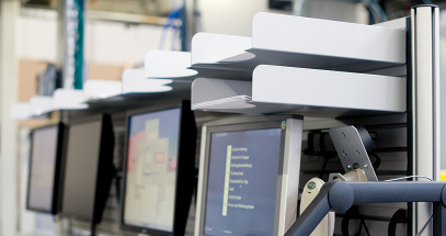 Customize the position of workstation elements for a seamless flow of information and easy access.