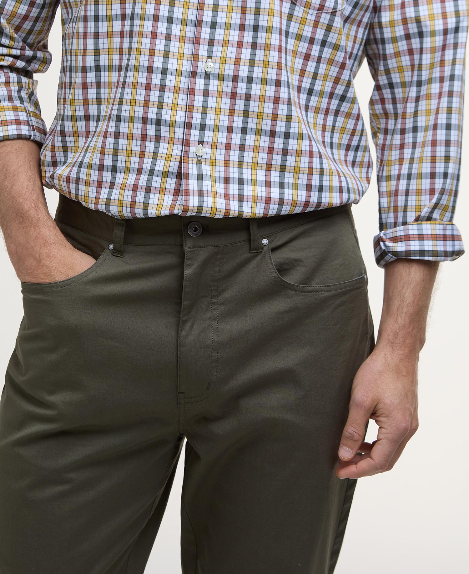 Pantaloni chino con vestibilità regular, leggeri ed elasticizzati image number 3