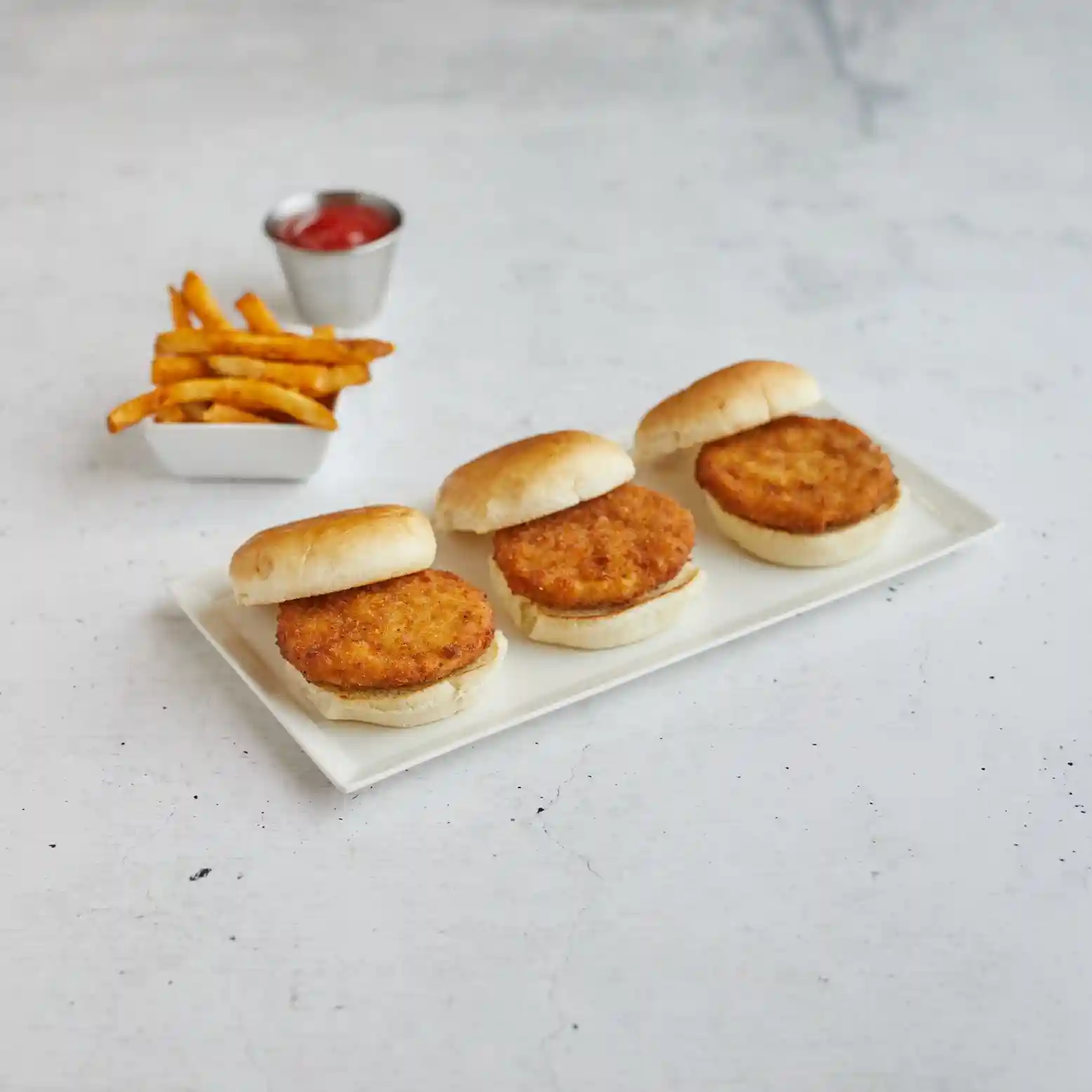 Tasty Fillet™ Mini Chicken Breast Fillet With Bun https://images.salsify.com/image/upload/s--2R8R3FbJ--/q_25/uqyuon49och2cspp8lw1.webp