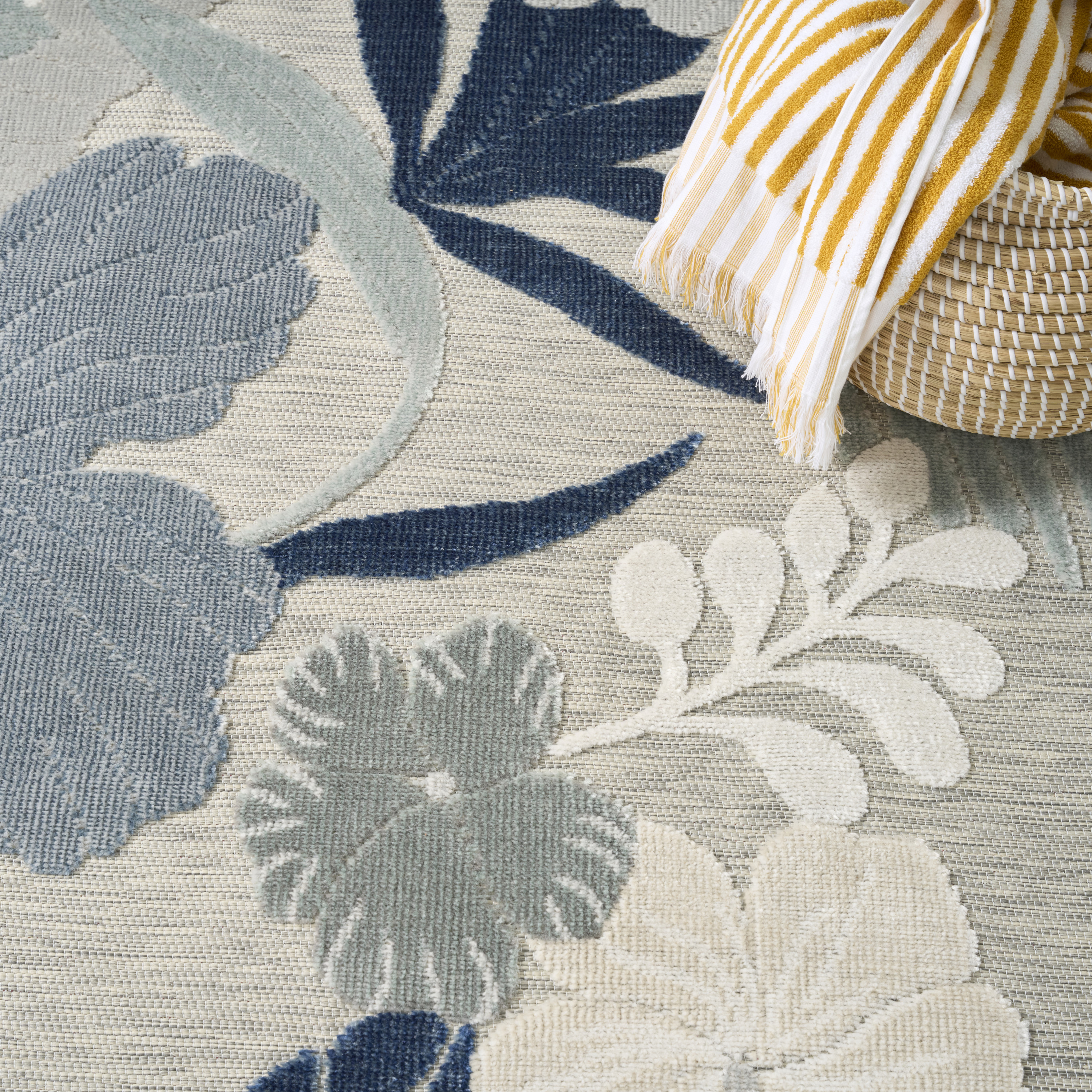 Nourison Suncoast 5'3" x 7'3" Grey Navy Tropical Rug