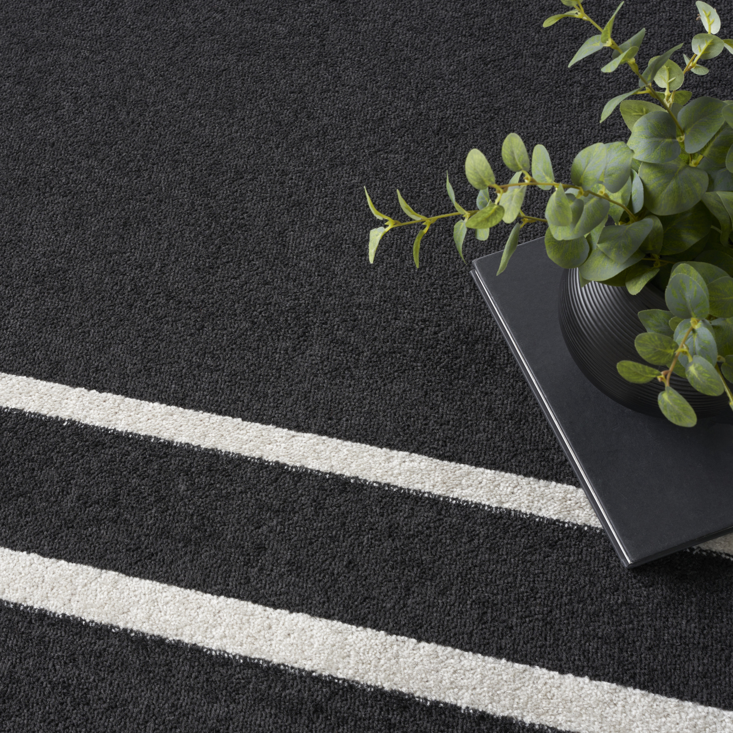 Nourison Nourison Essentials 7' x 10' Black Ivory Outdoor Rug
