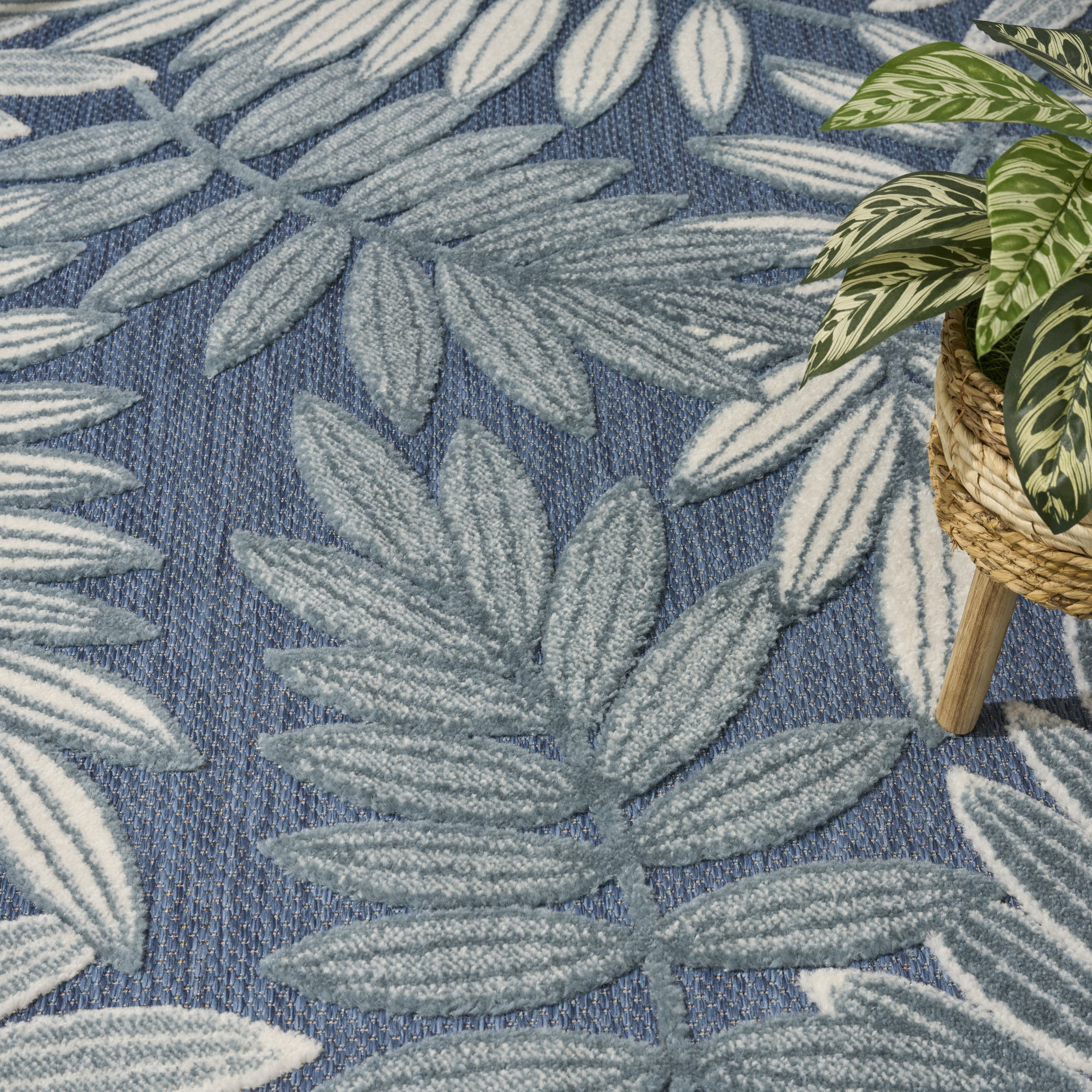 Nourison Aloha 5'3" x 7'5" Blue Modern Rug