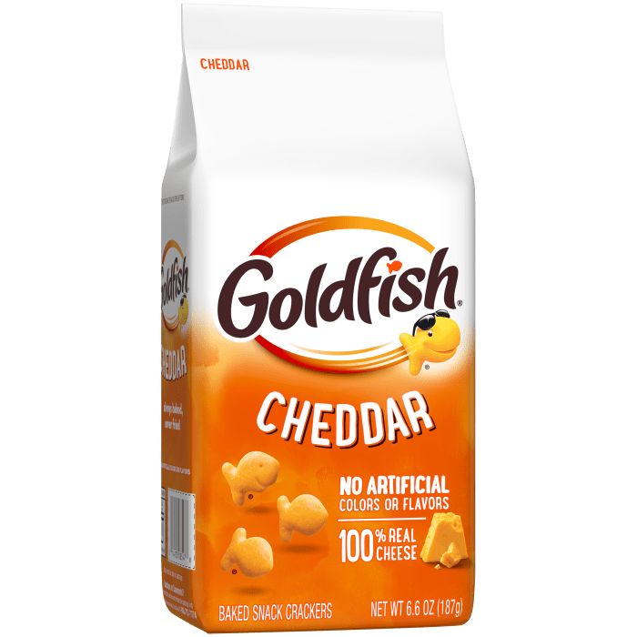 Goldfish® Cheddar Baked Snack Crackers, 6.6 oz, bag - Left Angle Image