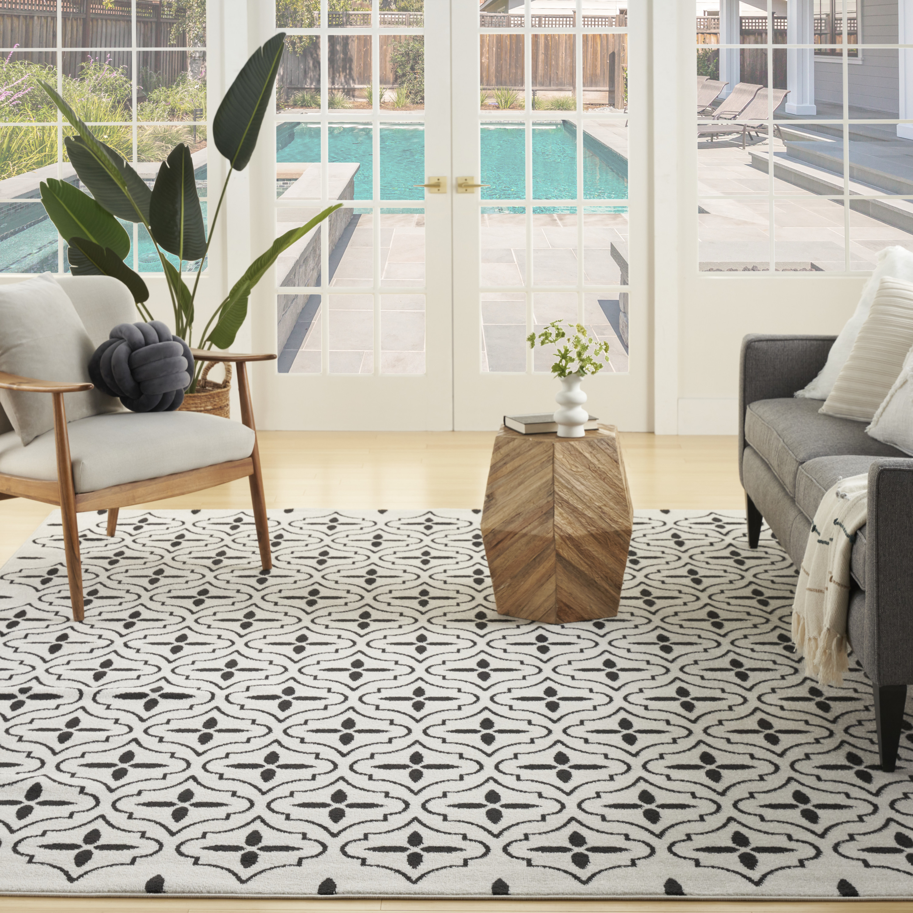 Nourison Nourison Essentials 5' x 7' Ivory Black Modern Rug