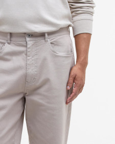Pantaloni in tessuto stretch lavato dalla vestibilità regular 