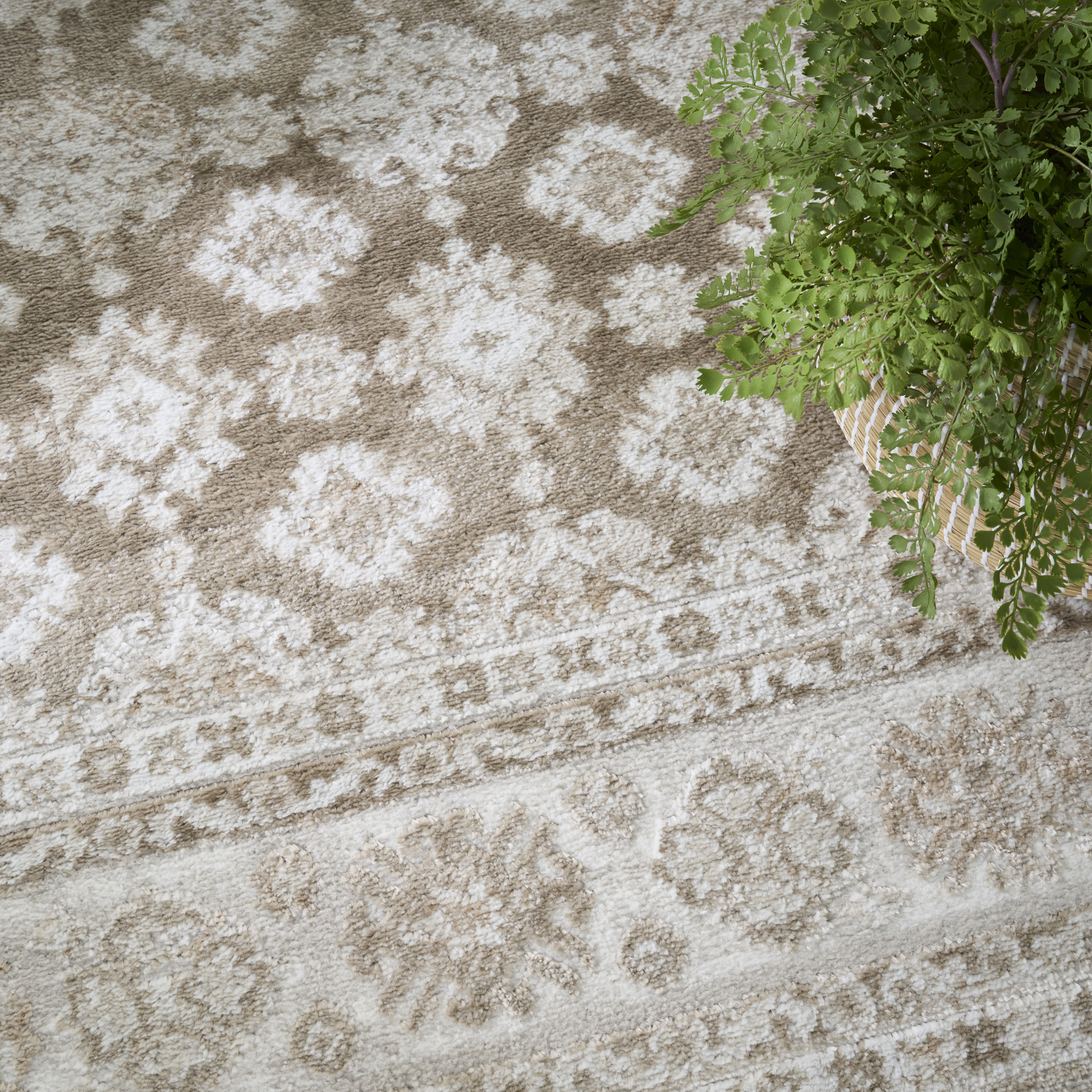 Nourison Dekor 4' x 6' Ivory Taupe Vintage Indoor Rug