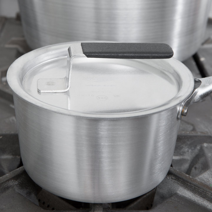 6 ⅝-inch Wear-Ever® flat aluminum cover with dipped handle