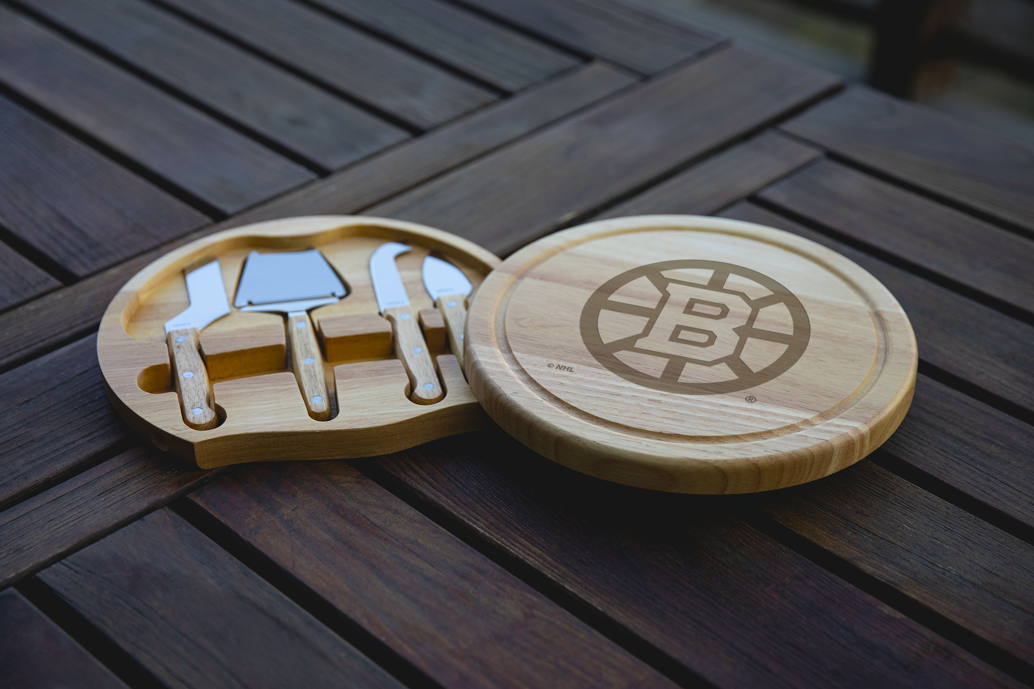 Boston Bruins - Circo Cheese Cutting Board & Tools Set