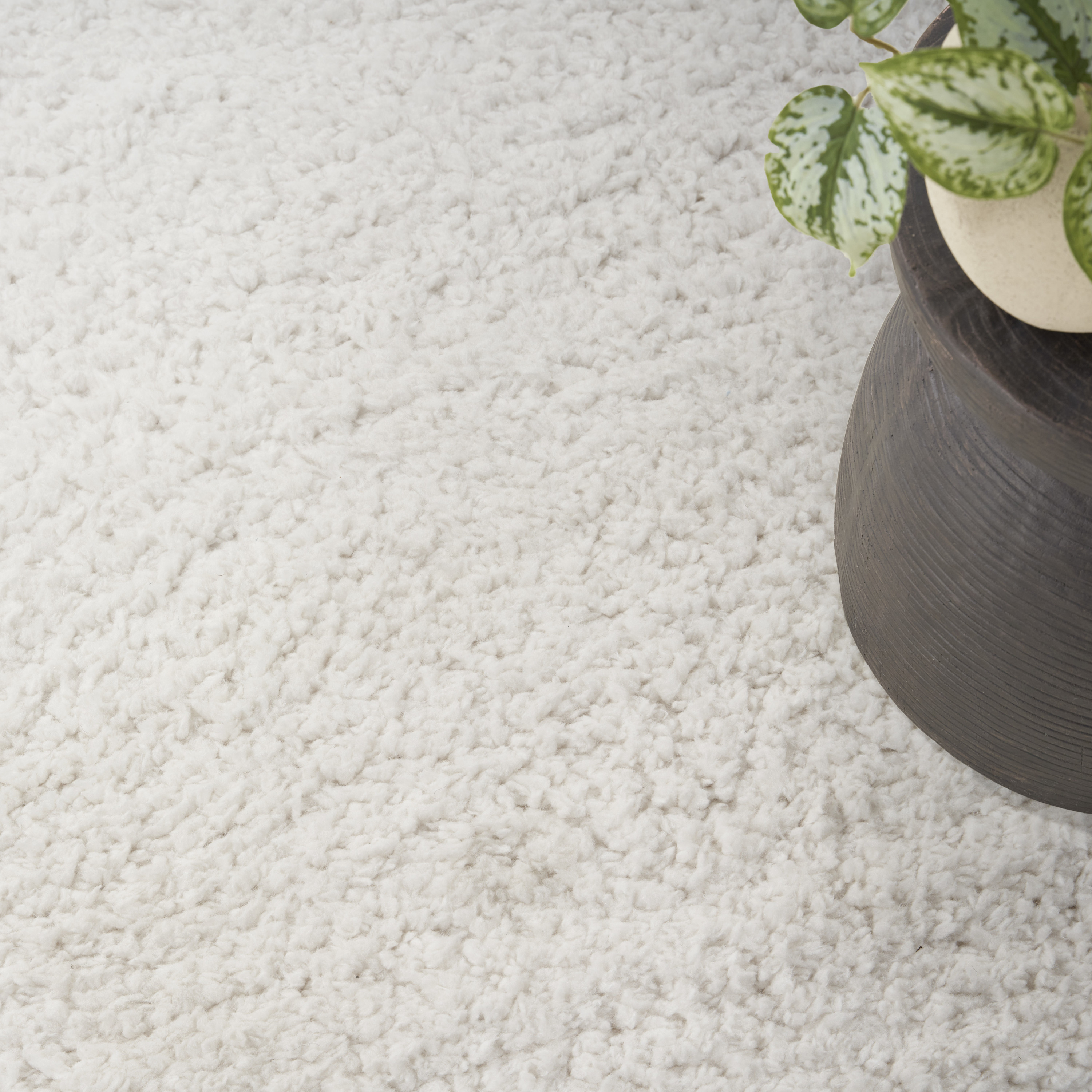 Nourison Modern Shag 5'3" x 7' Ivory Modern Indoor Rug