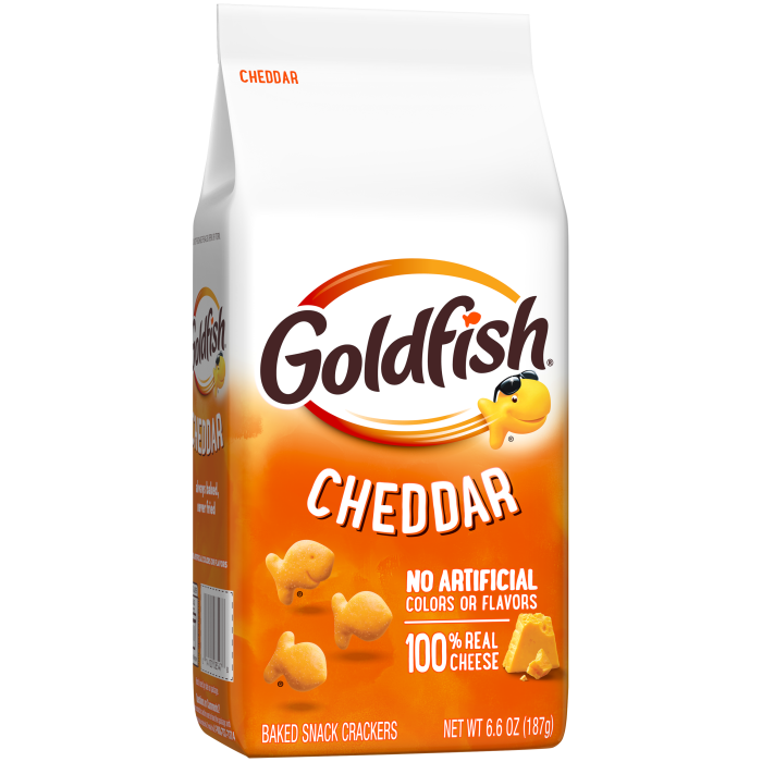 Goldfish® Cheddar Baked Snack Crackers, 6.6 oz, bag - Left Angle Image