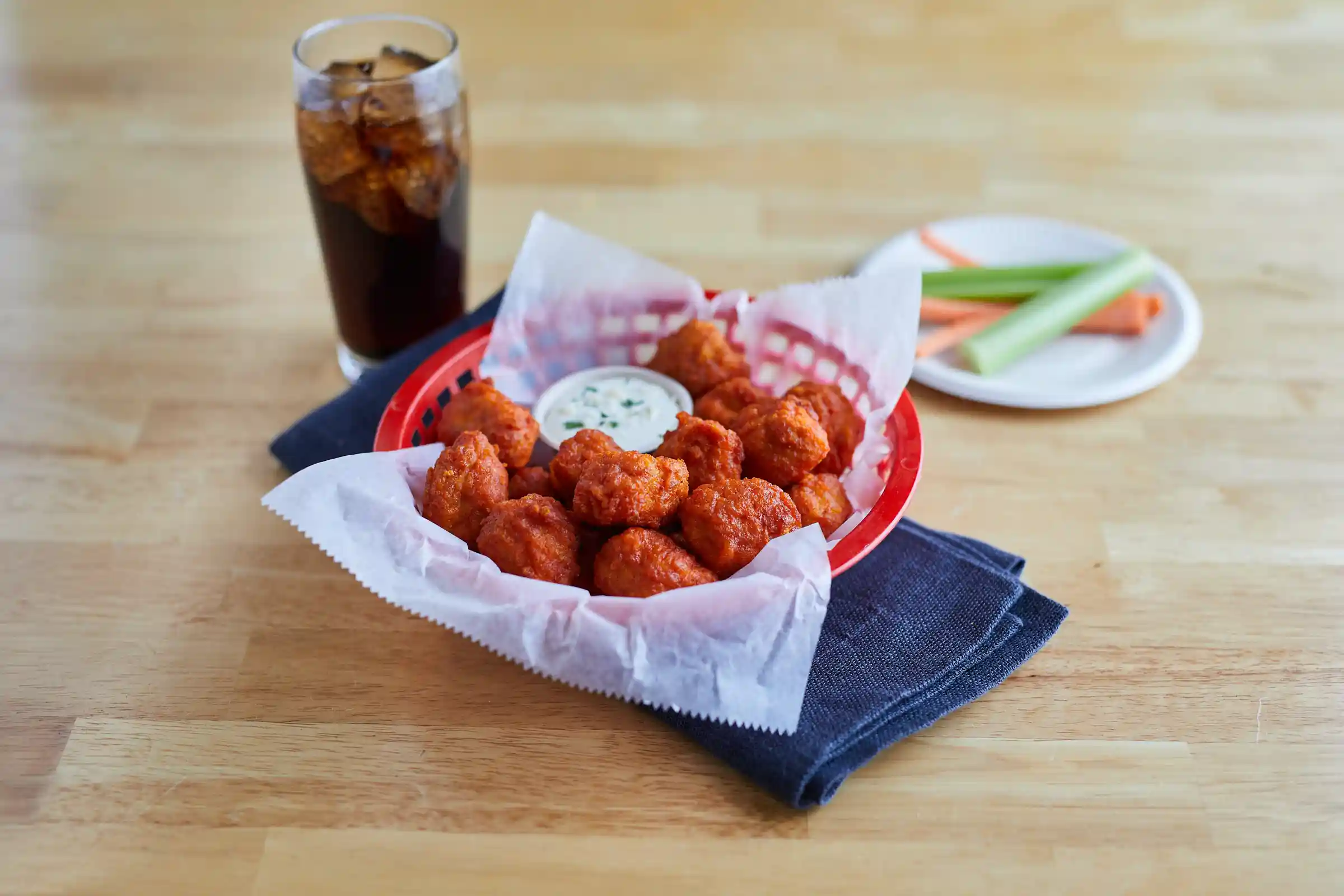 Tyson® Fully Cooked Breaded Honey Sriracha Glazed Chicken Breast Chunks CN, 0.86 oz. https://images.salsify.com/image/upload/s--NCHUQylt--/q_25/yaxbadm94jidwl6etxym.webp