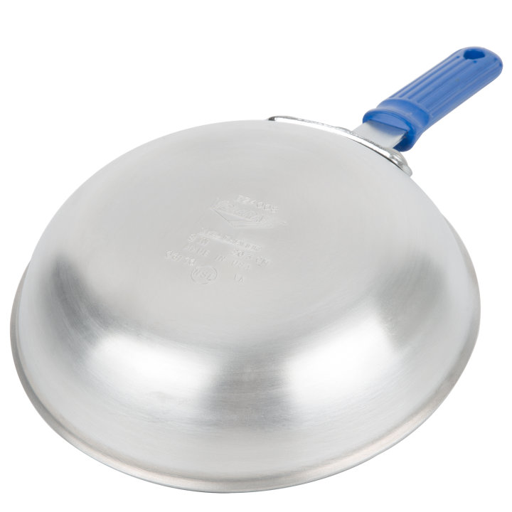 8-inch Wear-Ever® rivetless fry pan with CeramiGuard® II nonstick coating and Cool Handle® silicone handle