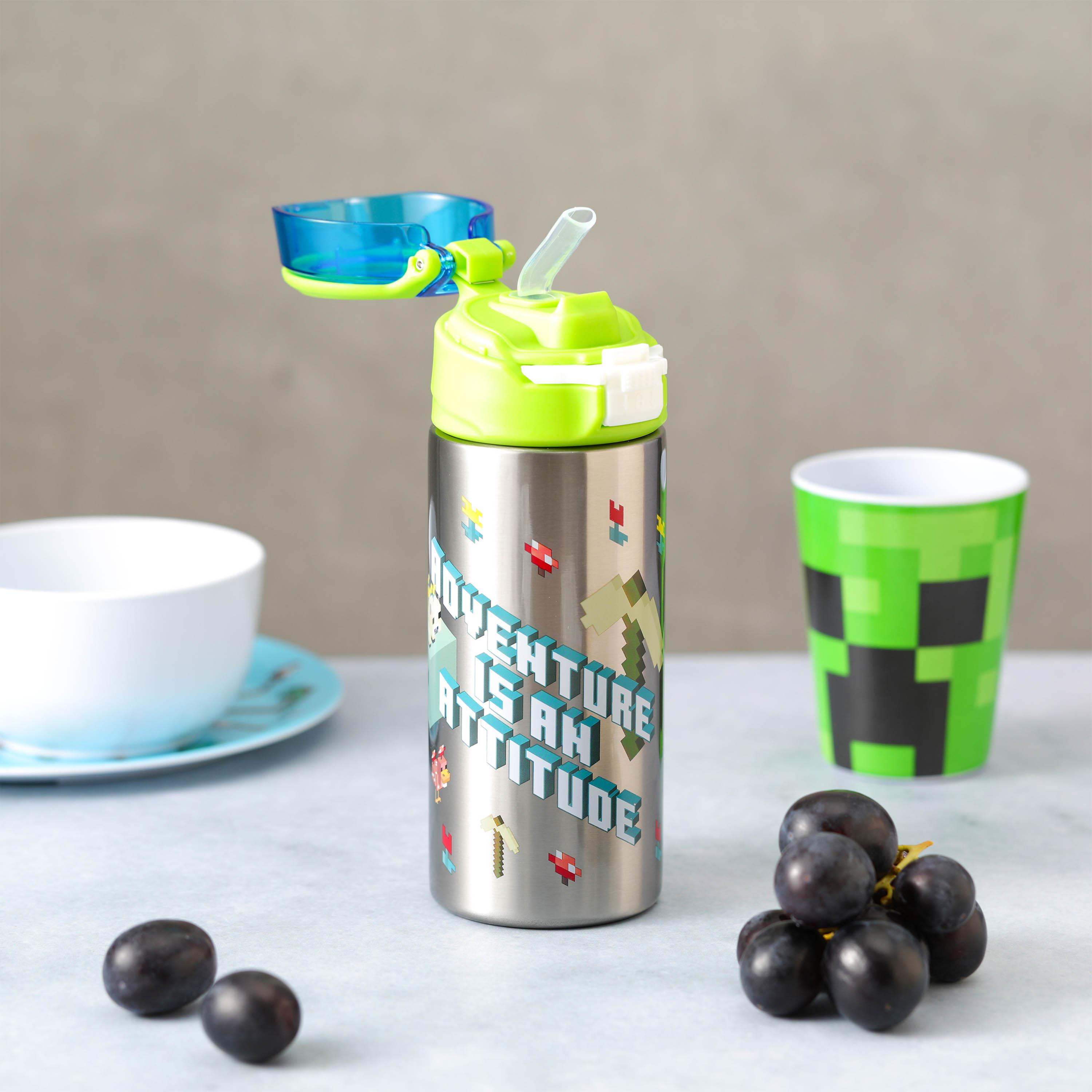 Minecraft 19.5 ounce Stainless Steel Water Bottle with Straw, Creeper and More slideshow image 2