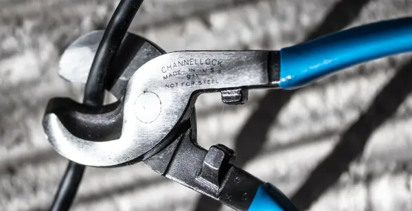 911 9.5-inch Cable Cutting Pliers