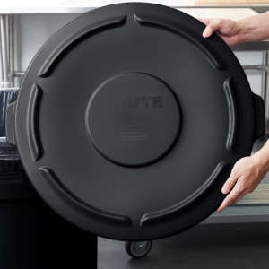 Rubbermaid Commercial, BRUTE, Self-Draining, Round, Plastic, 55 gal, Black, Receptacle Lid