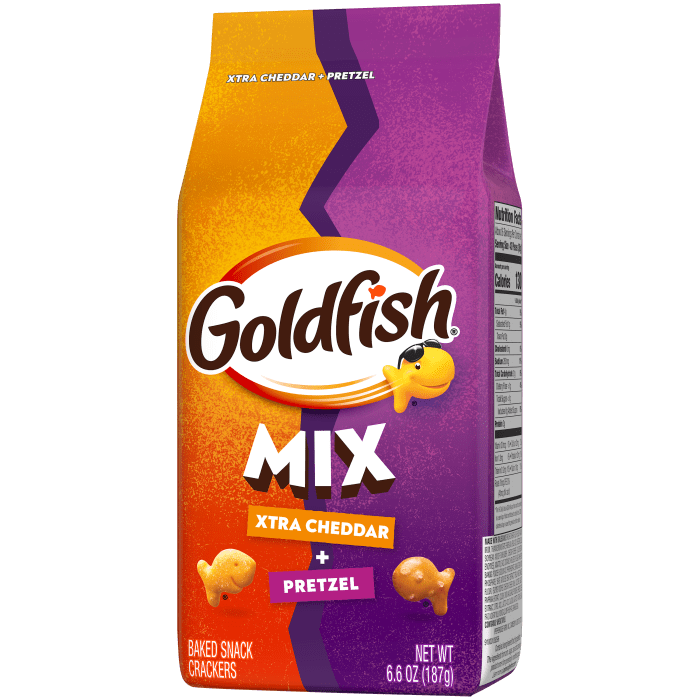 Goldfish® Flavor Blasted® Xtra Cheddar + Pretzel Baked Snack Crackers, 6.6 oz, bag - Right Angle Image