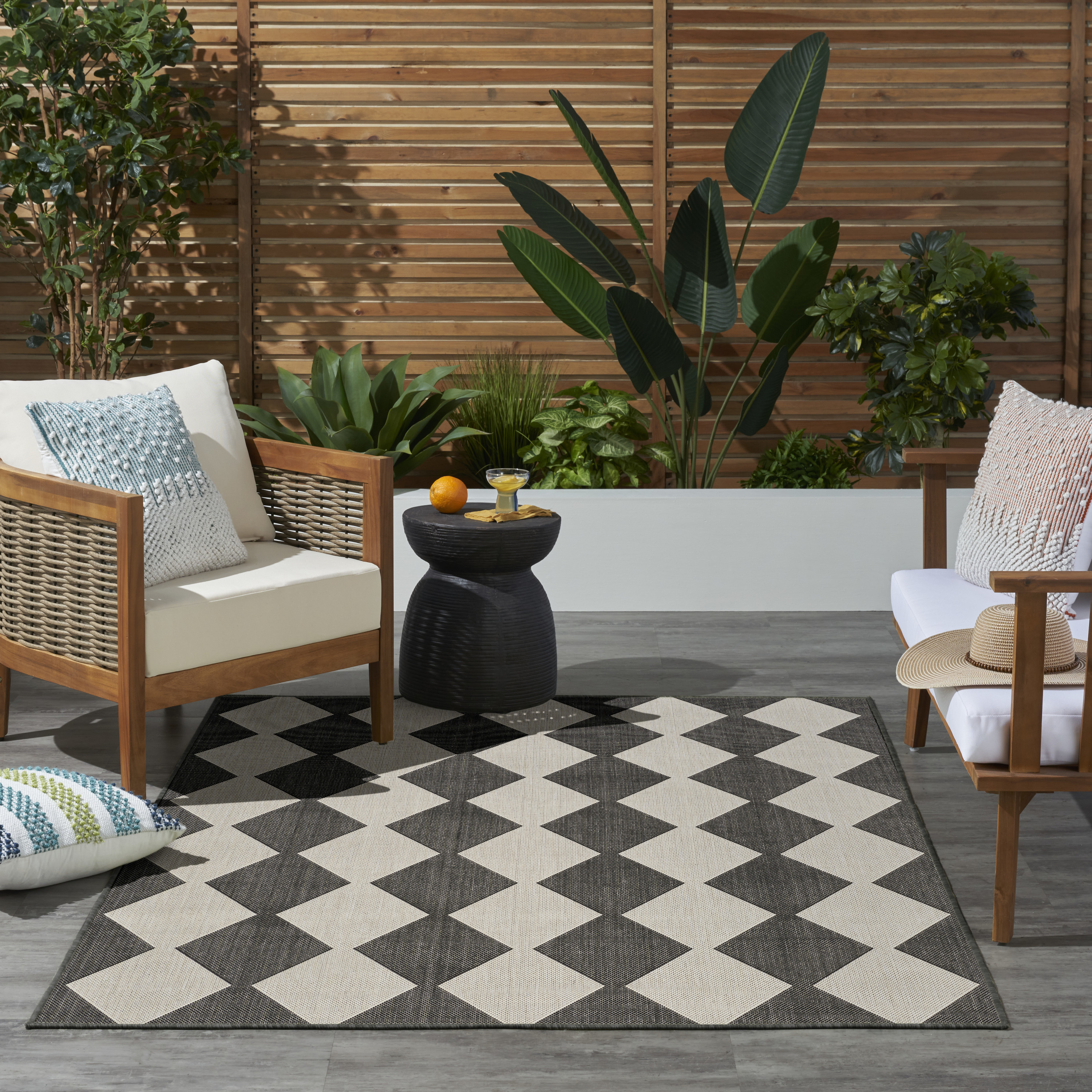 Nourison Positano 4' x 6' Black Modern Rug