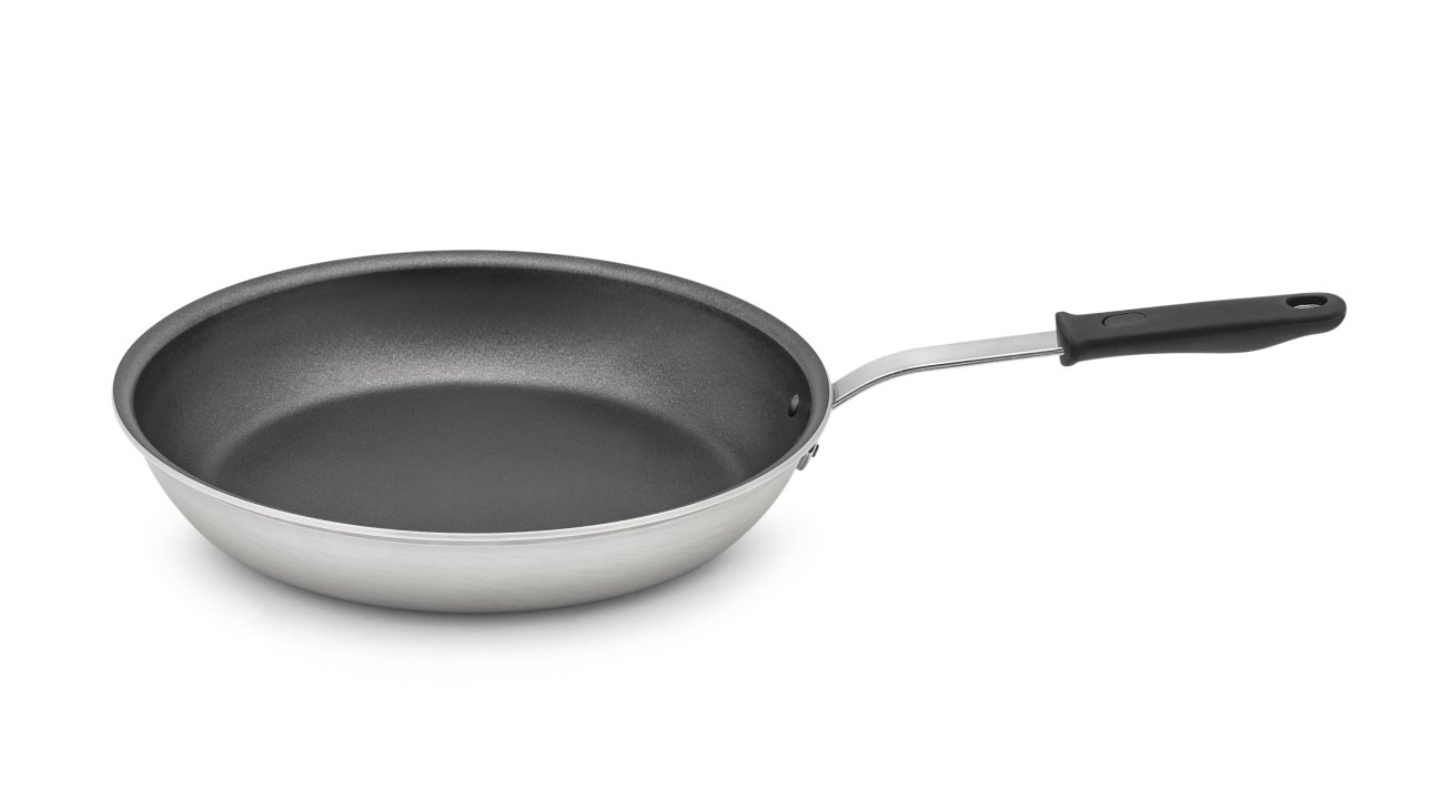 14-inch Wear-Ever® aluminum fry pan with SteelCoat x3™ nonstick coating and silicone handle