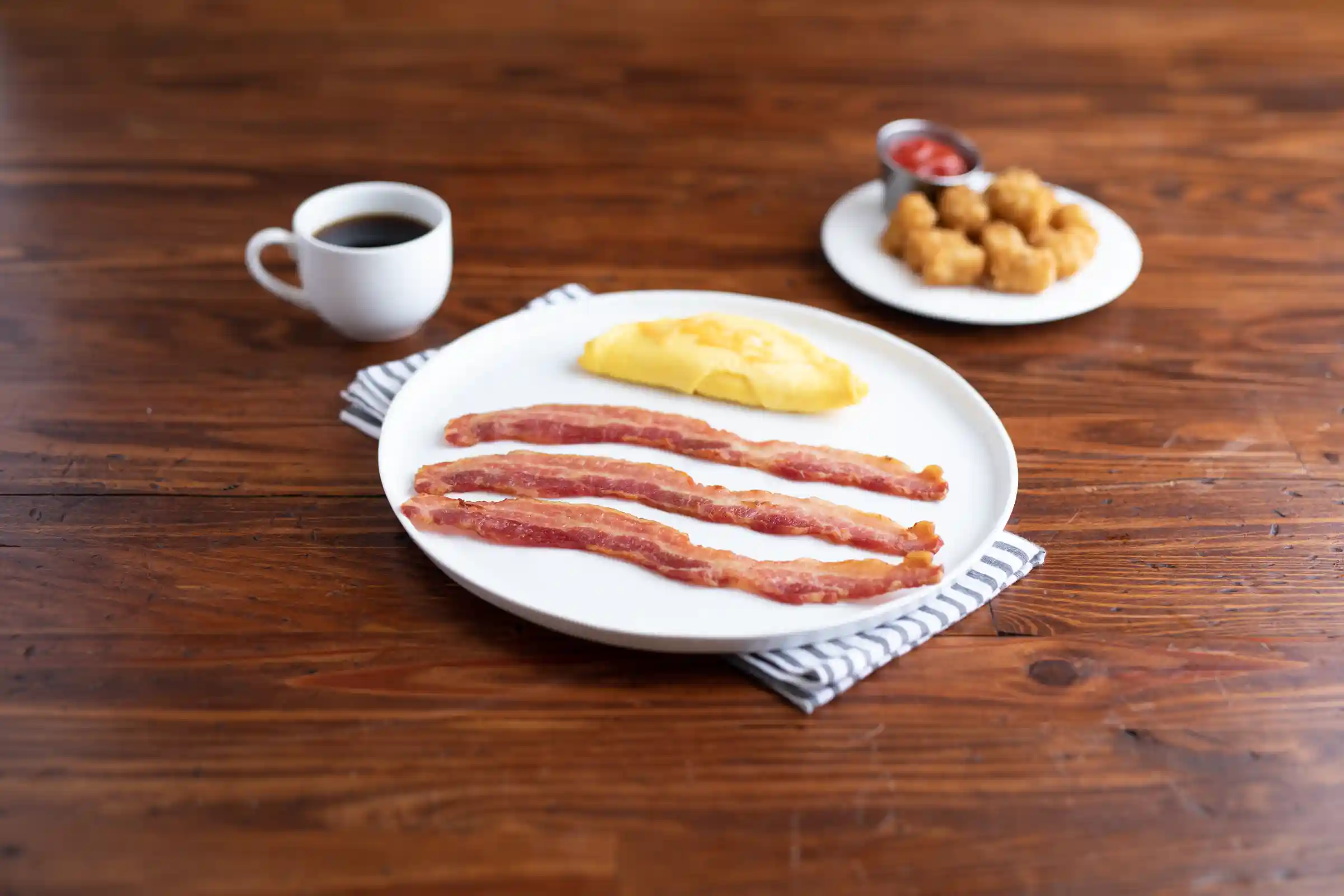 Wright® Brand Naturally Hickory Smoked Thick Sliced Bacon, Bulk, 30 Lbs, 5 Slices/Inch, Frozen_image_1