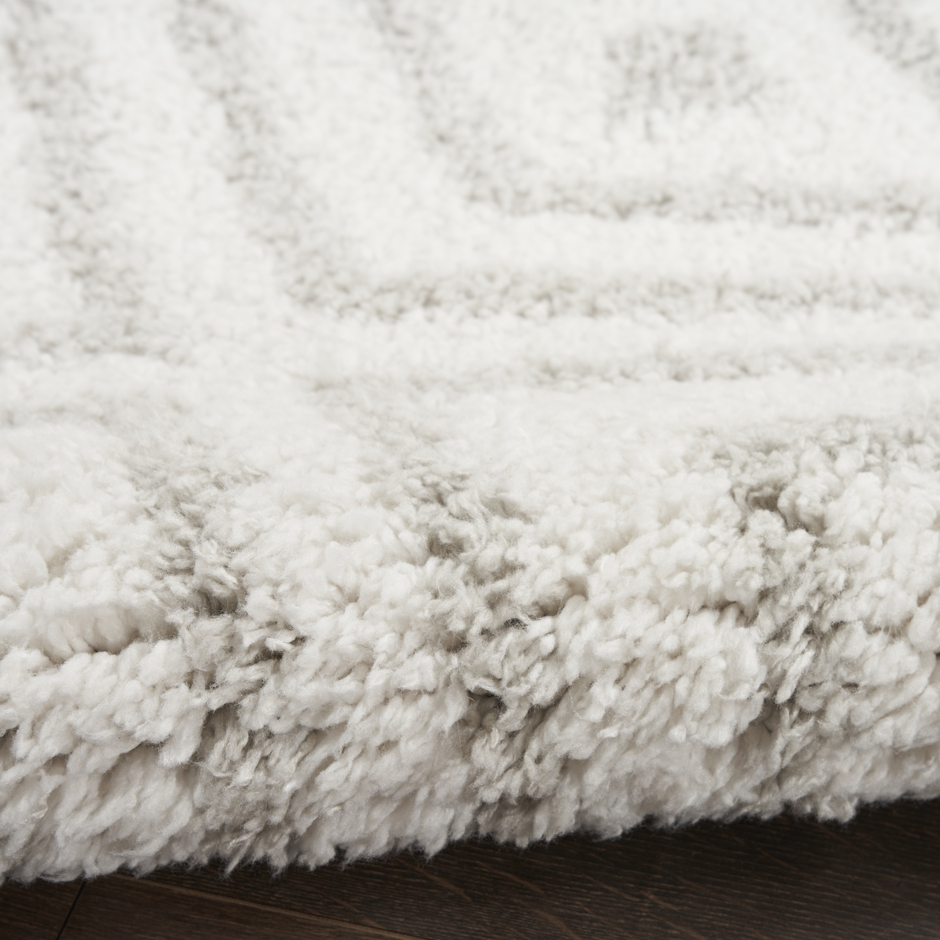 Nourison Modern Shag 5'3" x 7' Ivory Silver Modern Indoor Rug