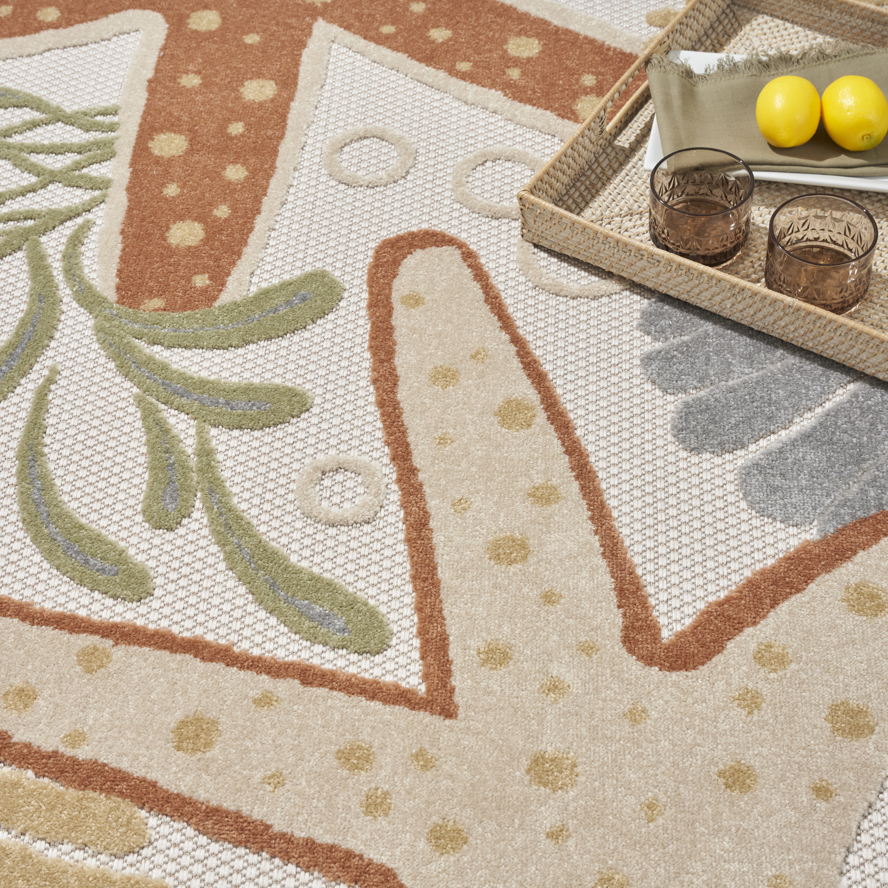 Nourison Aloha 5'3" x Round Ivory Multicolor Outdoor Rug