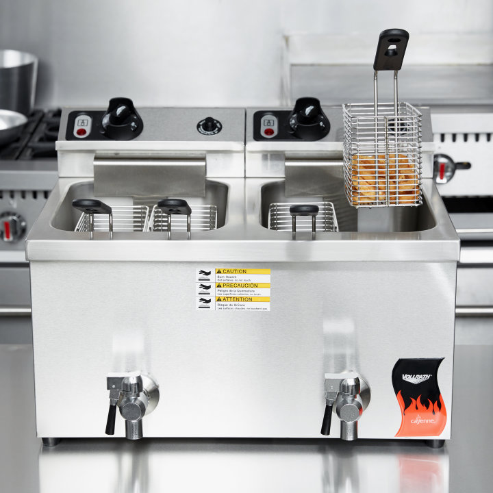 Double-well 208- to 240-volt 15-lb medium duty Cayenne® countertop deep fryer