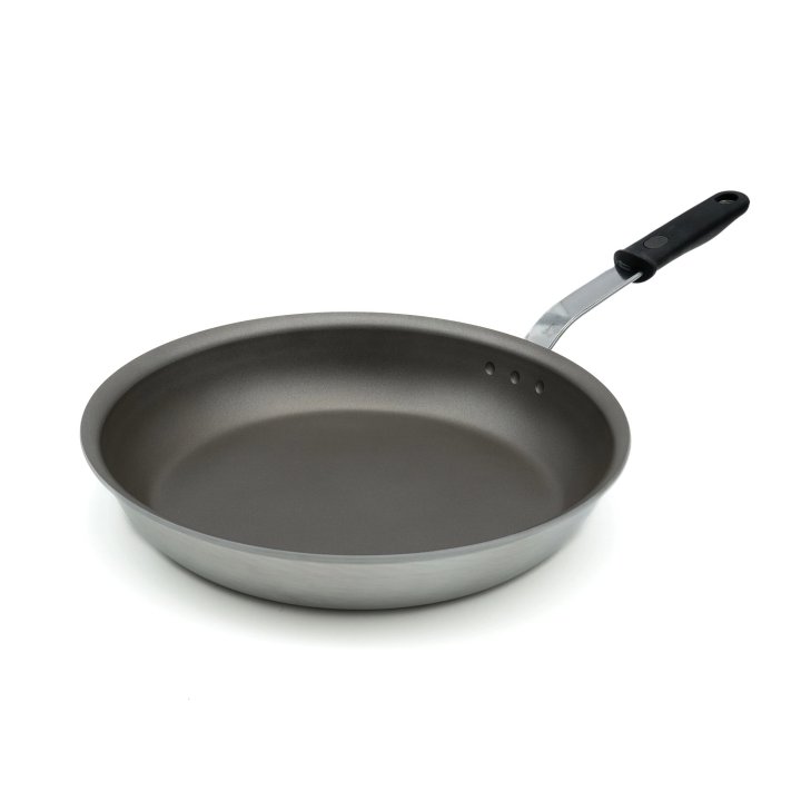 14-inch Wear-Ever® rivetless fry pan with PowerCoat2™ nonstick coating and silicone handle