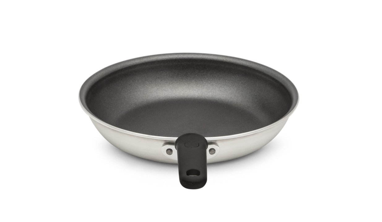 10-inch Wear-Ever® aluminum fry pan with SteelCoat x3™ nonstick coating and silicone handle