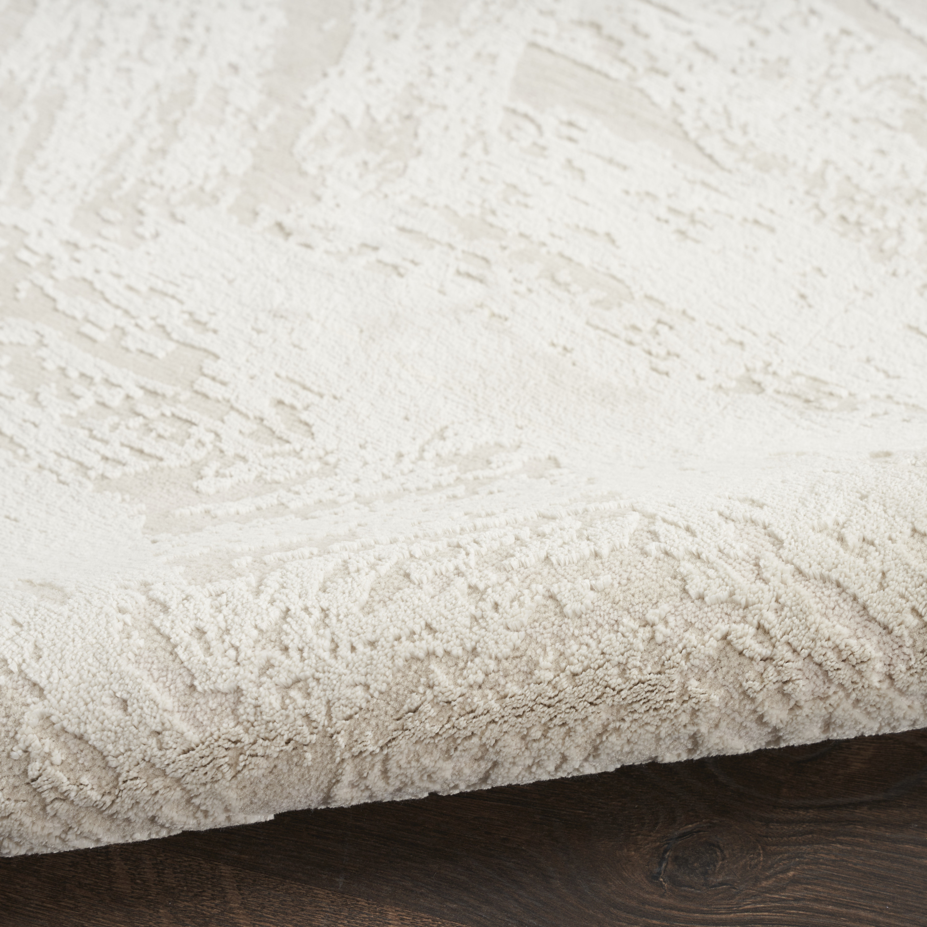 Nourison Desire 2'3" x 7'6" Ivory Modern Indoor Rug